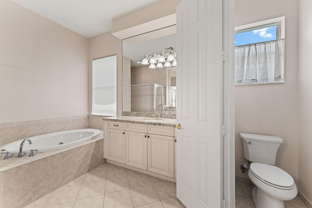 En Venta: $695,000 (2 camas, 2 baños, 2369 Pies cuadrados)