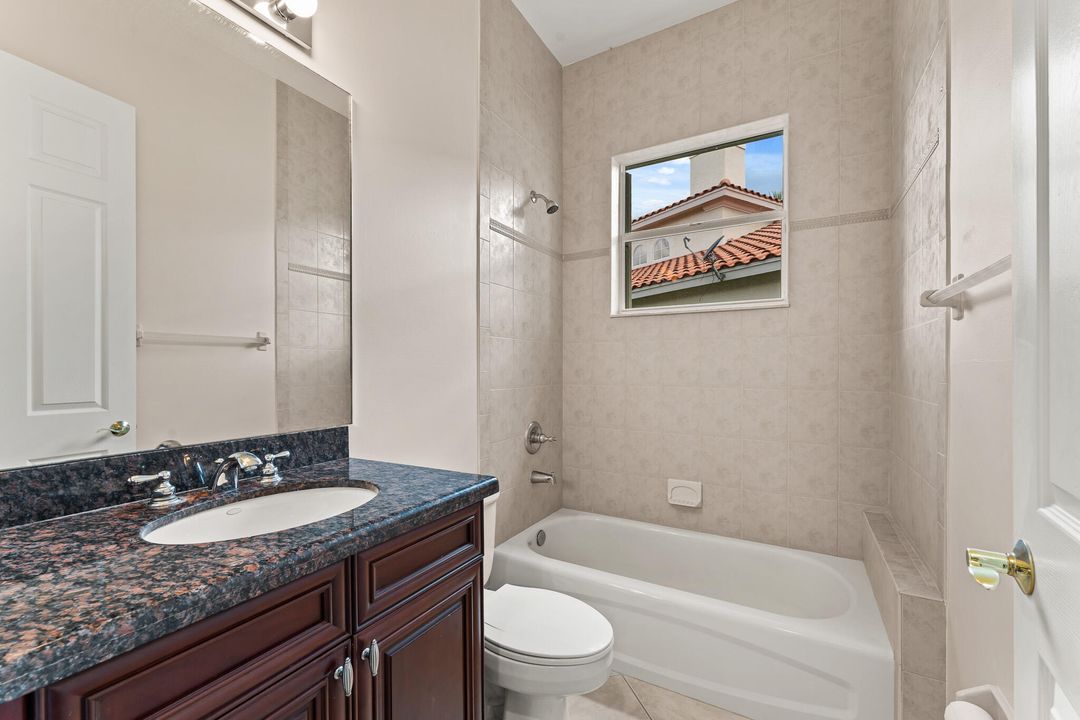 En Venta: $695,000 (2 camas, 2 baños, 2369 Pies cuadrados)