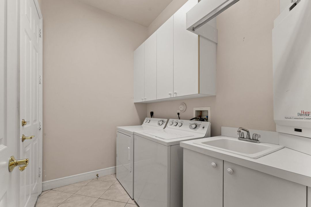 En Venta: $695,000 (2 camas, 2 baños, 2369 Pies cuadrados)