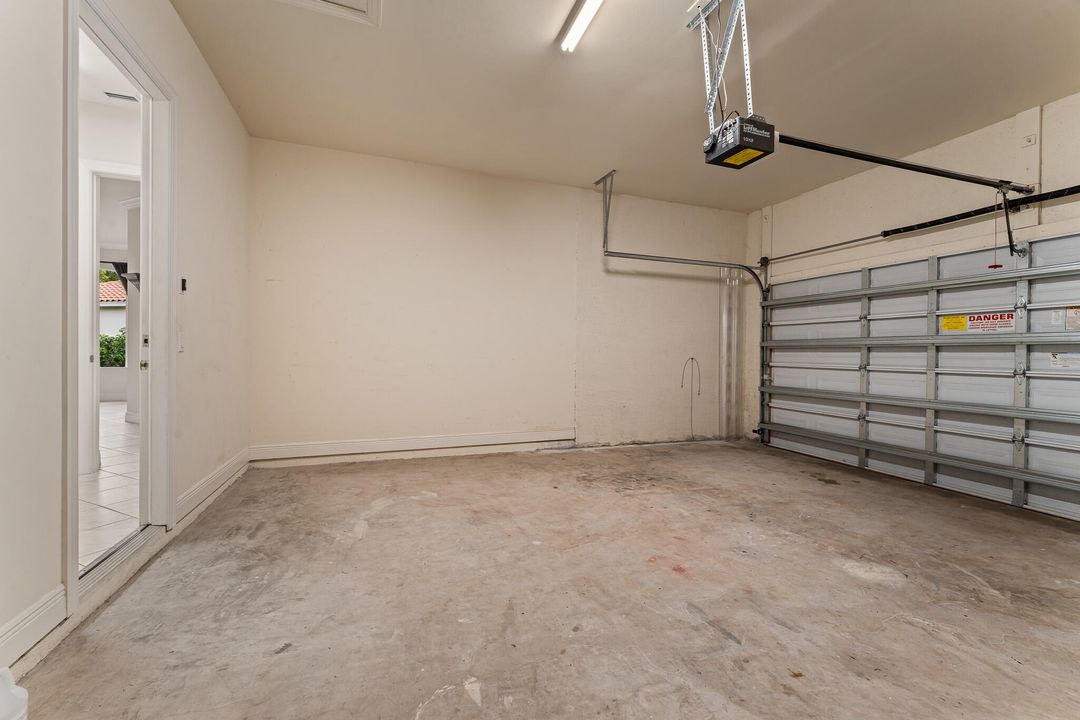 En Venta: $695,000 (2 camas, 2 baños, 2369 Pies cuadrados)