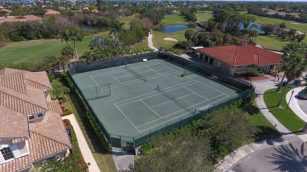 En Venta: $695,000 (2 camas, 2 baños, 2369 Pies cuadrados)