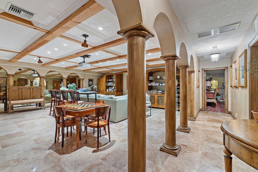 待售: $23,000,000 (6 贝兹, 6 浴室, 8020 平方英尺)