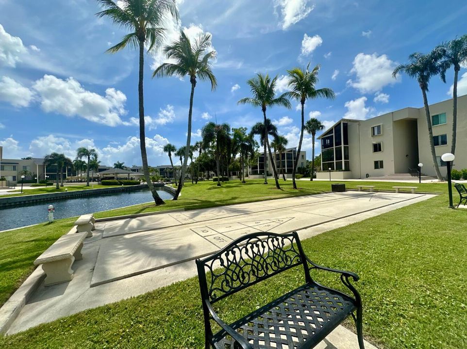 Под контрактом: $299,999 (2 спален, 2 ванн, 1537 Квадратных фут)