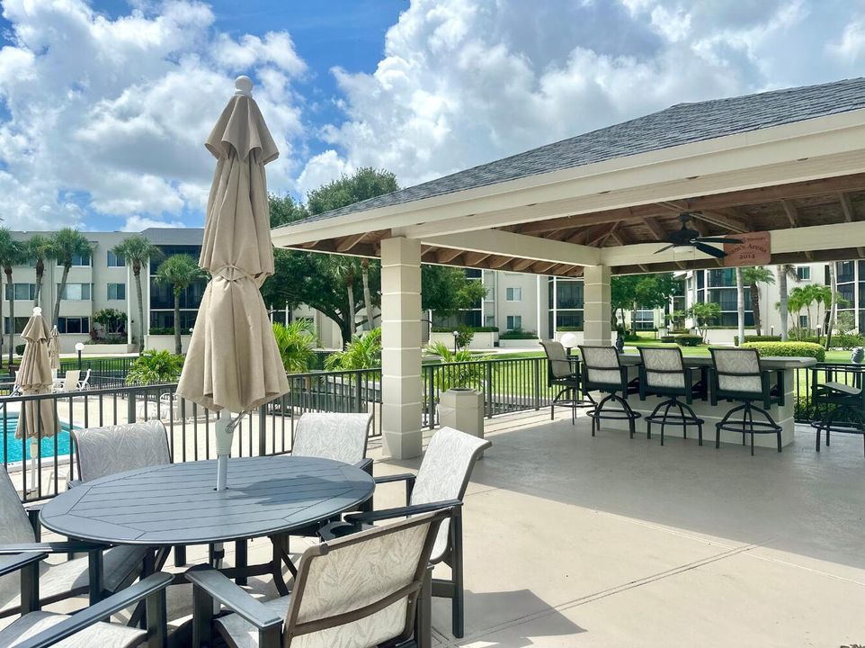 Под контрактом: $299,999 (2 спален, 2 ванн, 1537 Квадратных фут)