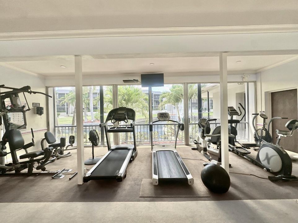 Под контрактом: $299,999 (2 спален, 2 ванн, 1537 Квадратных фут)