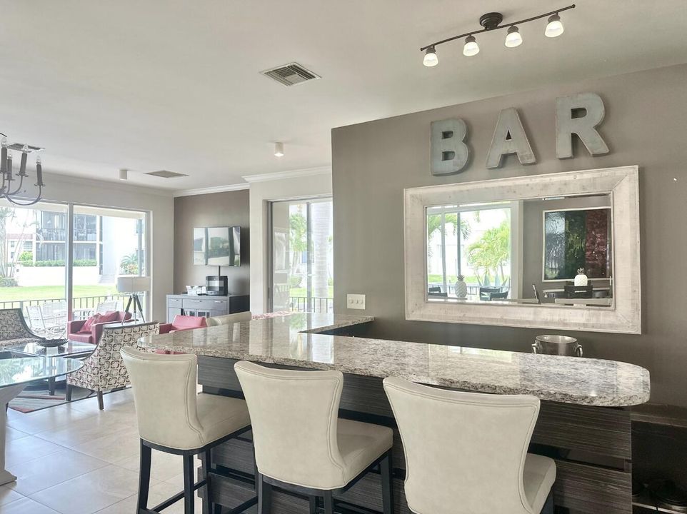 Под контрактом: $299,999 (2 спален, 2 ванн, 1537 Квадратных фут)