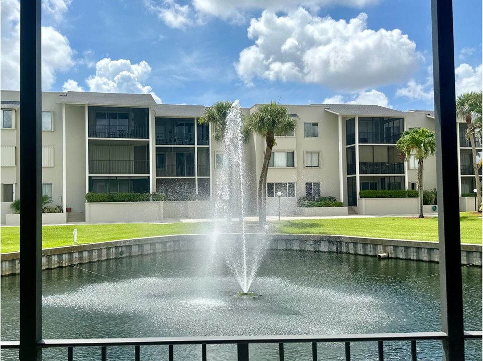 Под контрактом: $299,999 (2 спален, 2 ванн, 1537 Квадратных фут)