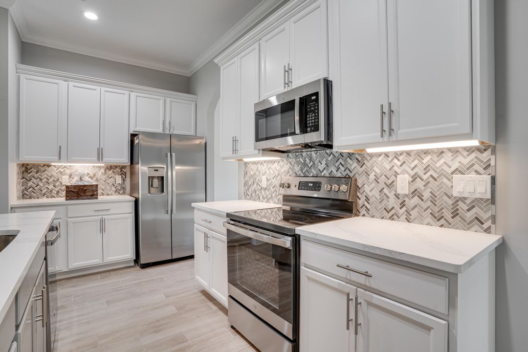 Activo con contrato: $2,900 (5 camas, 2 baños, 2138 Pies cuadrados)