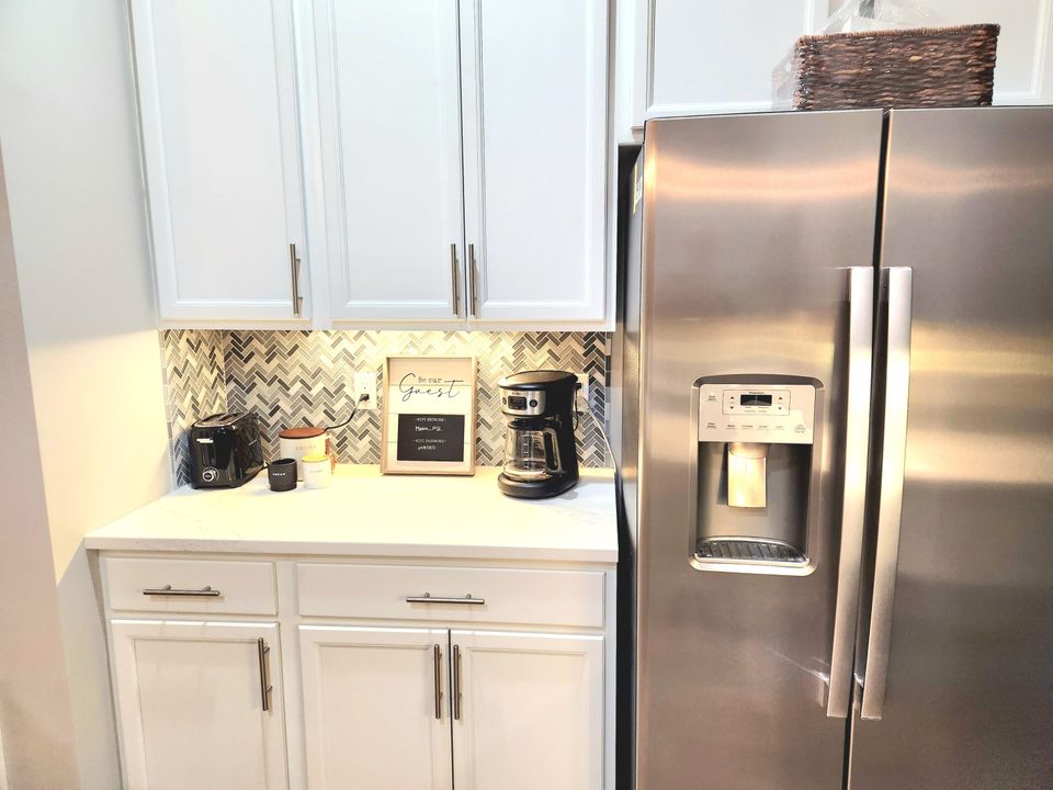 Activo con contrato: $2,900 (5 camas, 2 baños, 2138 Pies cuadrados)