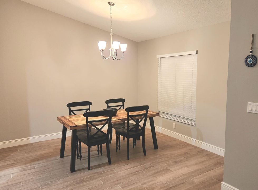 Activo con contrato: $2,900 (5 camas, 2 baños, 2138 Pies cuadrados)