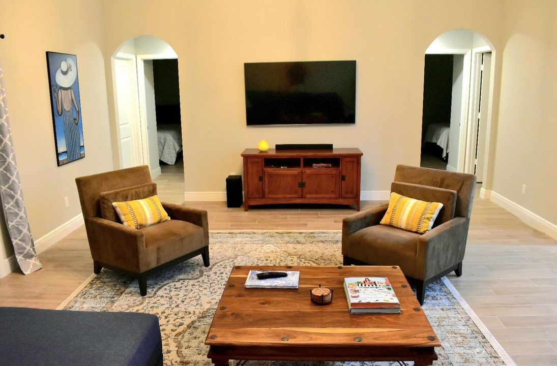 Activo con contrato: $2,900 (5 camas, 2 baños, 2138 Pies cuadrados)