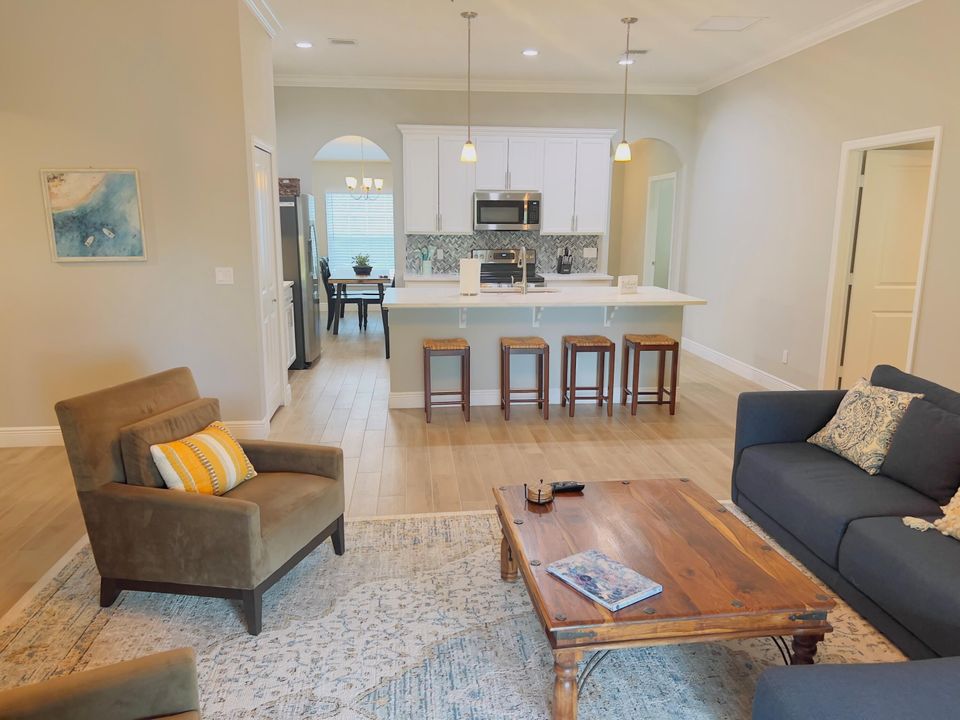 Activo con contrato: $2,900 (5 camas, 2 baños, 2138 Pies cuadrados)