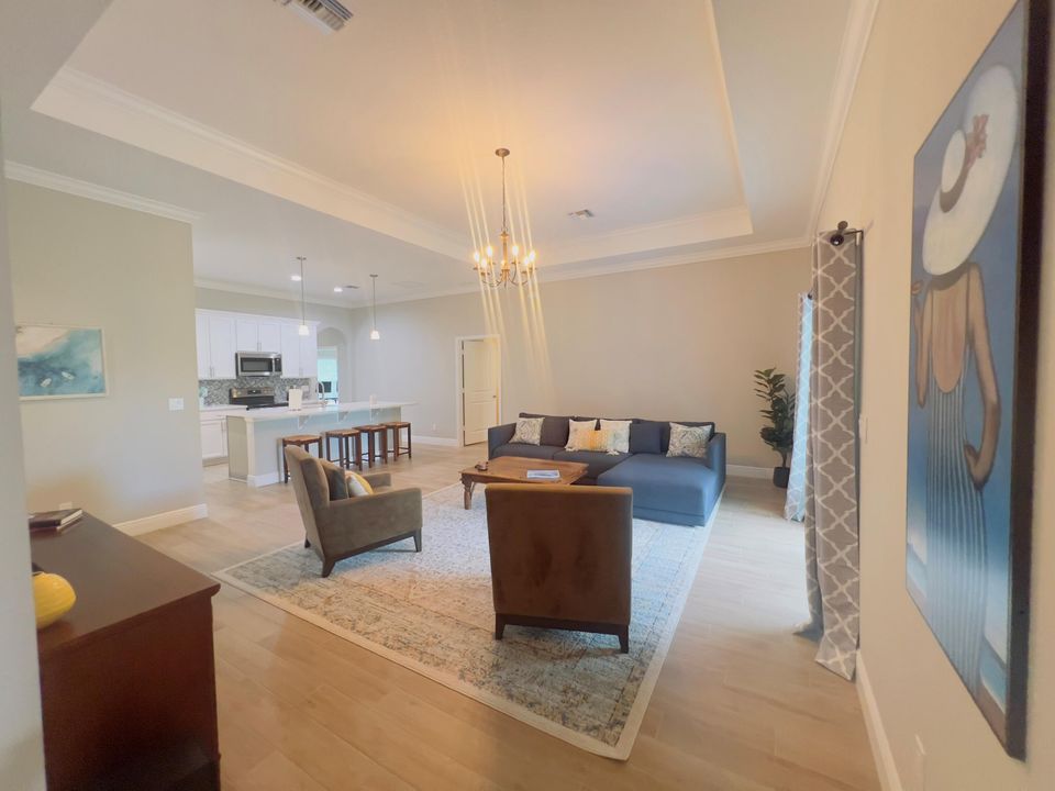 Activo con contrato: $2,900 (5 camas, 2 baños, 2138 Pies cuadrados)