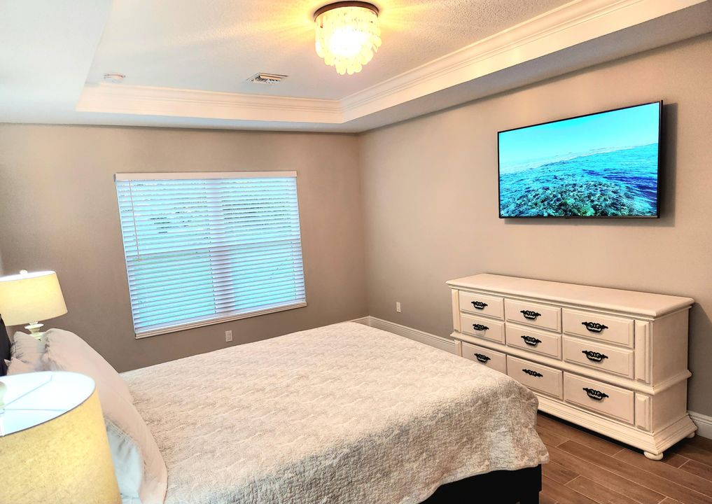 Activo con contrato: $2,900 (5 camas, 2 baños, 2138 Pies cuadrados)