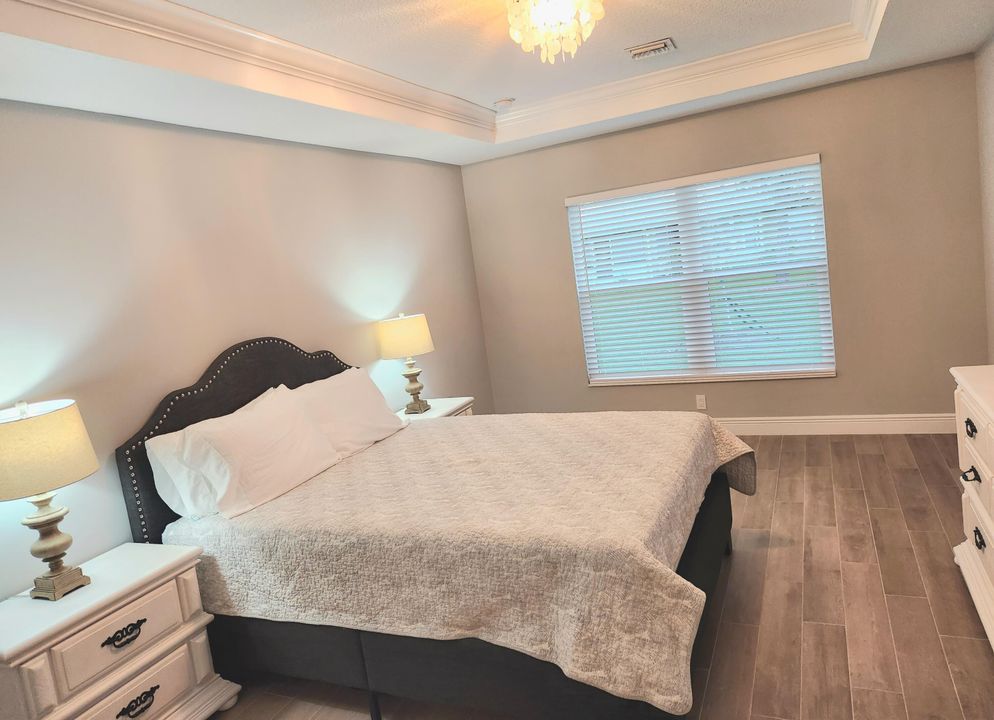 Activo con contrato: $2,900 (5 camas, 2 baños, 2138 Pies cuadrados)