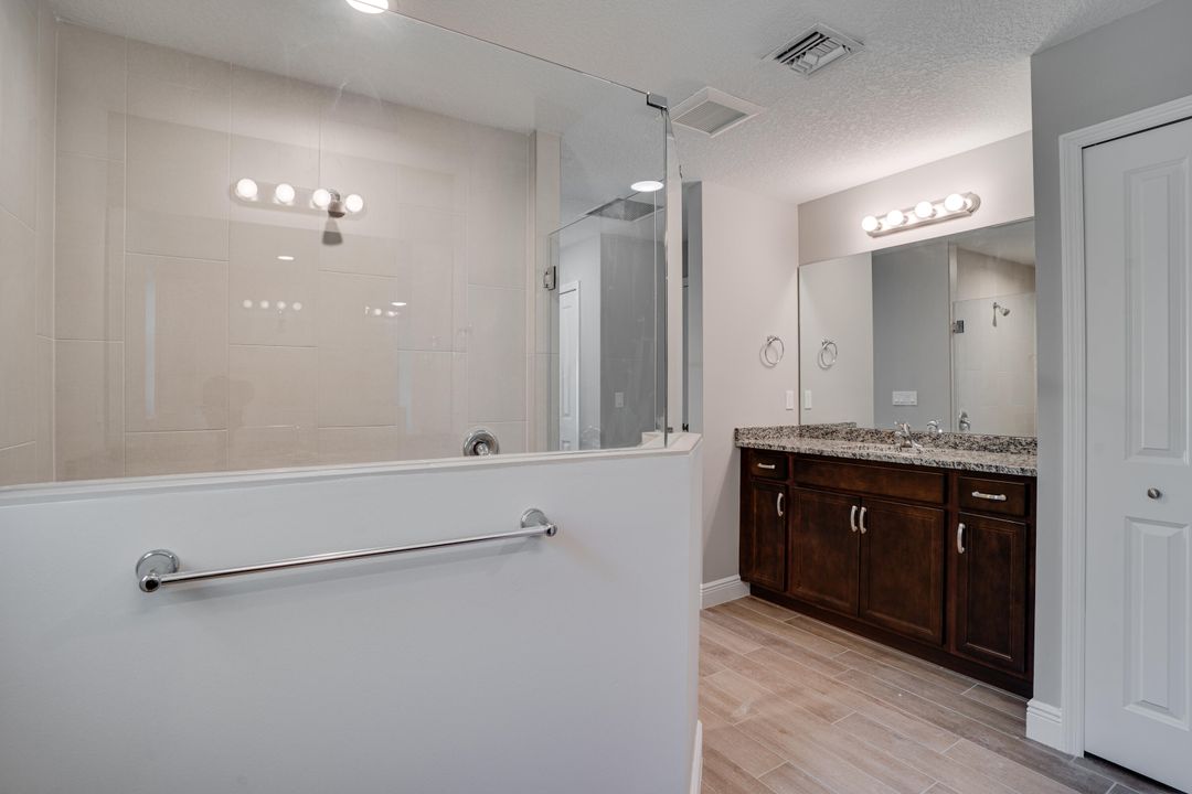 Activo con contrato: $2,900 (5 camas, 2 baños, 2138 Pies cuadrados)