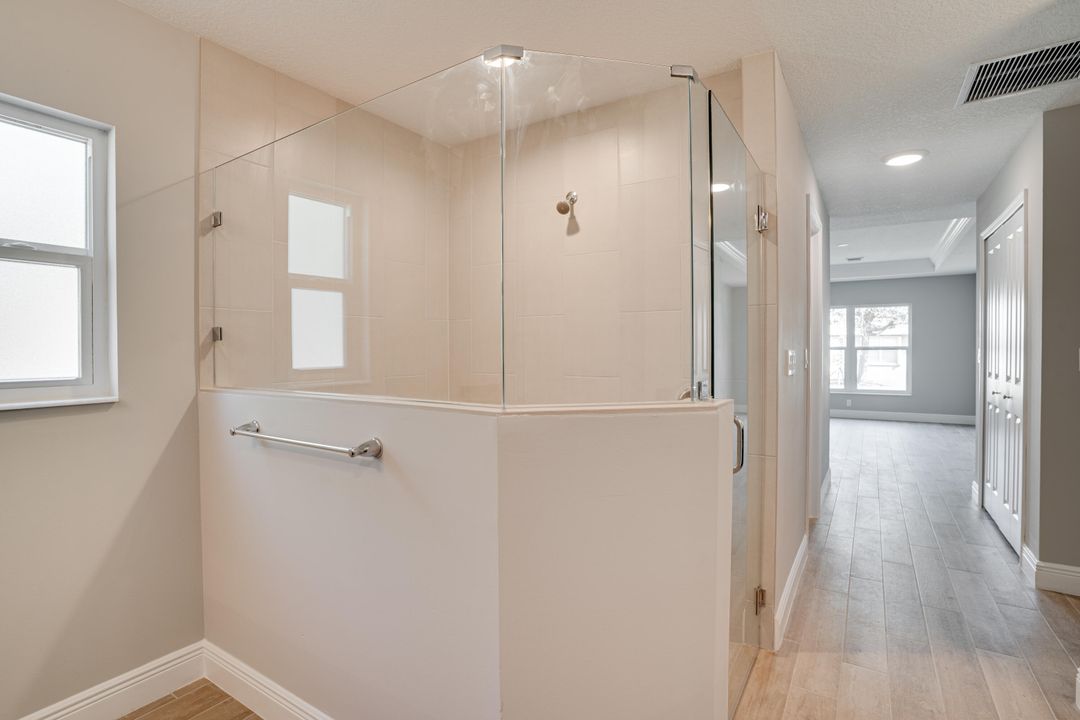 Activo con contrato: $2,900 (5 camas, 2 baños, 2138 Pies cuadrados)