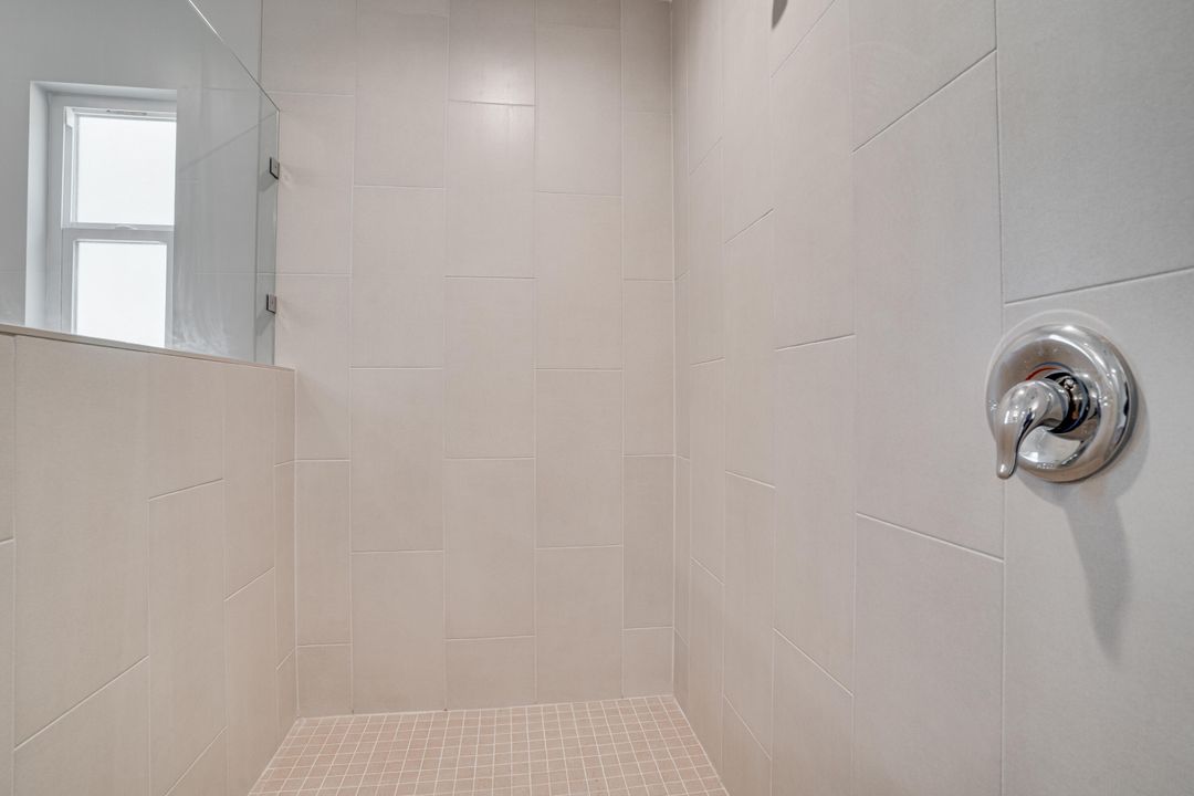 Activo con contrato: $2,900 (5 camas, 2 baños, 2138 Pies cuadrados)