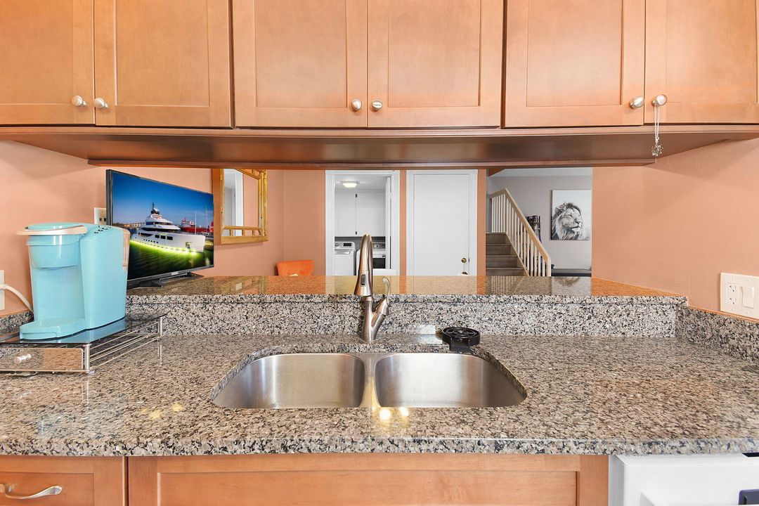 合同活跃: $262,500 (2 贝兹, 2 浴室, 1236 平方英尺)