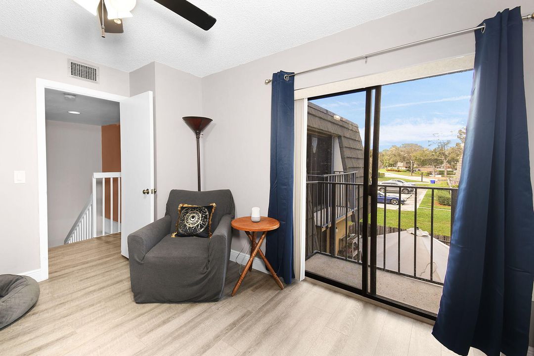 合同活跃: $262,500 (2 贝兹, 2 浴室, 1236 平方英尺)