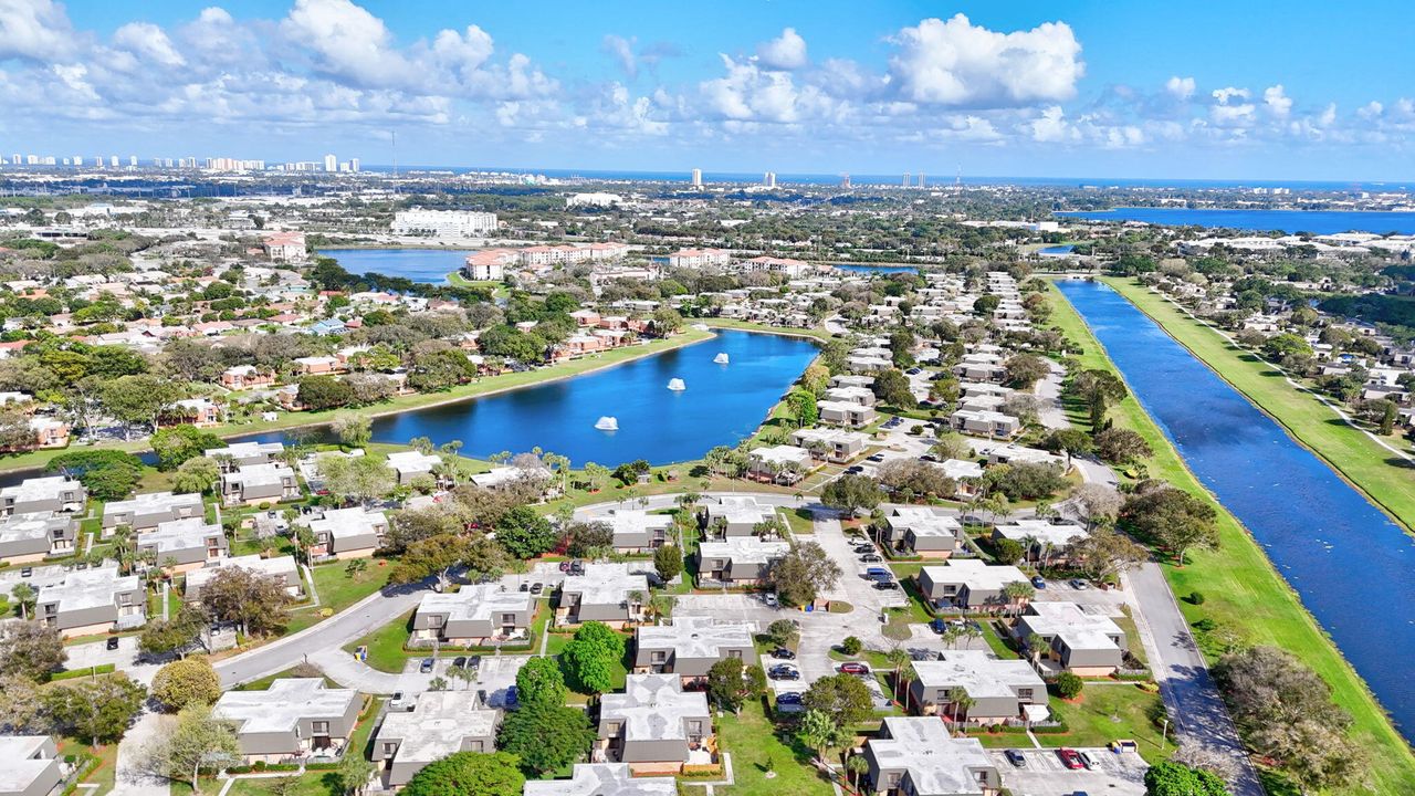 合同活跃: $262,500 (2 贝兹, 2 浴室, 1236 平方英尺)