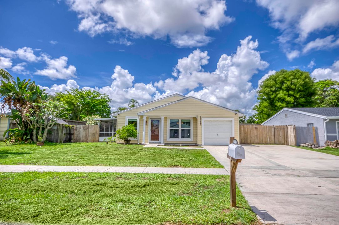 Active With Contract: $424,970 (3 beds, 1 baths, 1085 Square Feet)