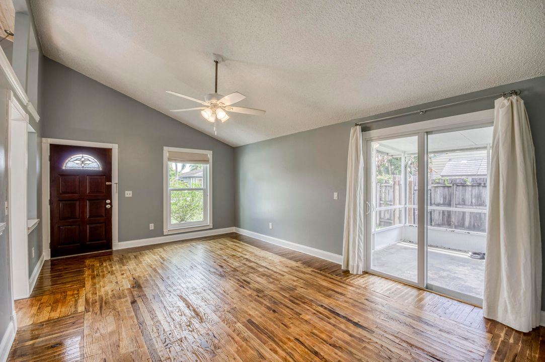 Active With Contract: $424,970 (3 beds, 1 baths, 1085 Square Feet)