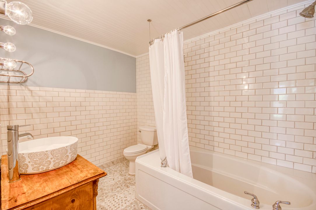 Active With Contract: $424,970 (3 beds, 1 baths, 1085 Square Feet)