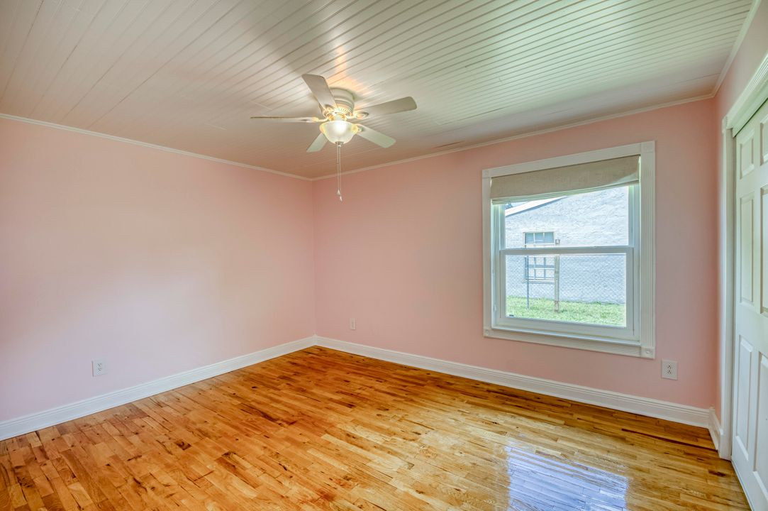 Active With Contract: $424,970 (3 beds, 1 baths, 1085 Square Feet)