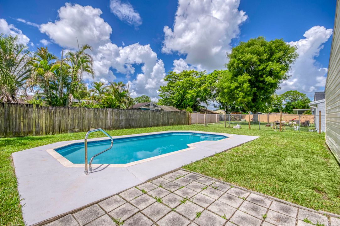 Active With Contract: $424,970 (3 beds, 1 baths, 1085 Square Feet)