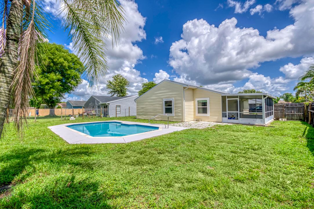 Active With Contract: $424,970 (3 beds, 1 baths, 1085 Square Feet)