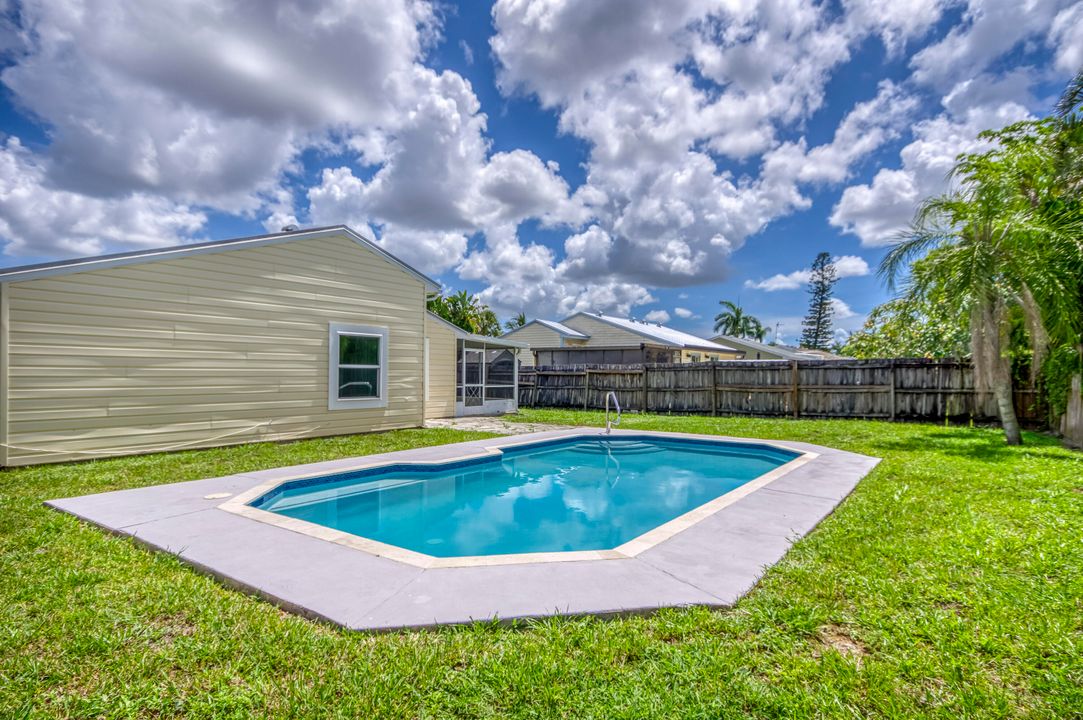 Active With Contract: $424,970 (3 beds, 1 baths, 1085 Square Feet)