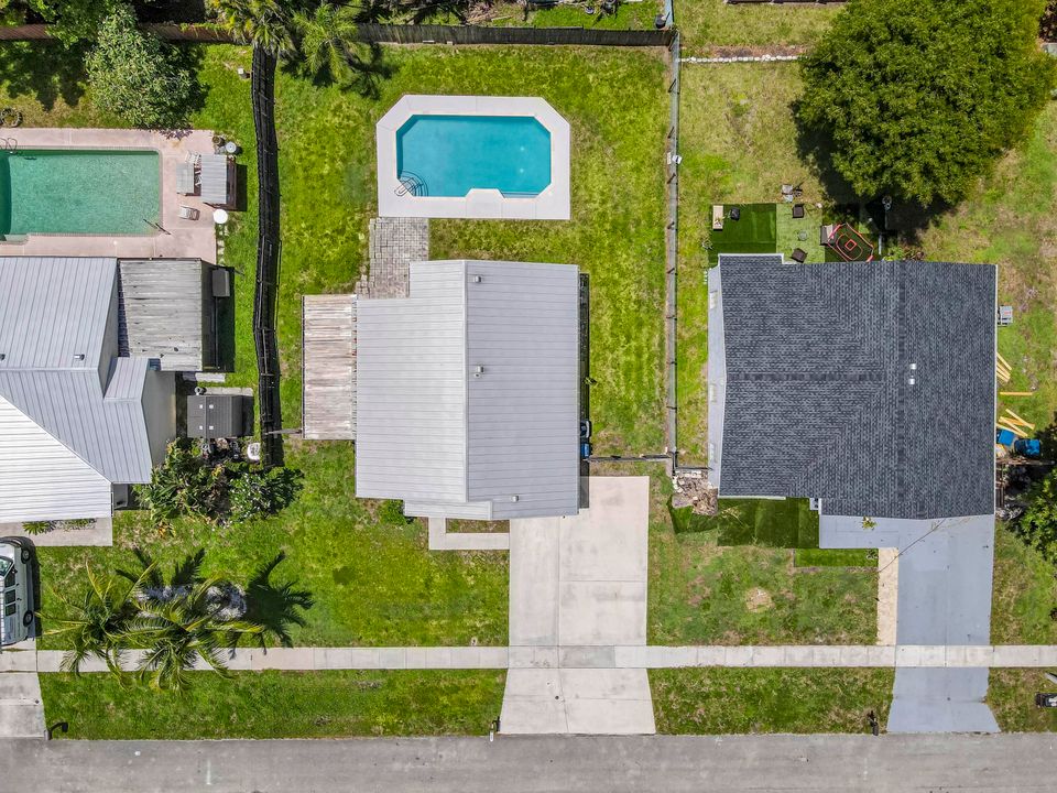 Active With Contract: $424,970 (3 beds, 1 baths, 1085 Square Feet)