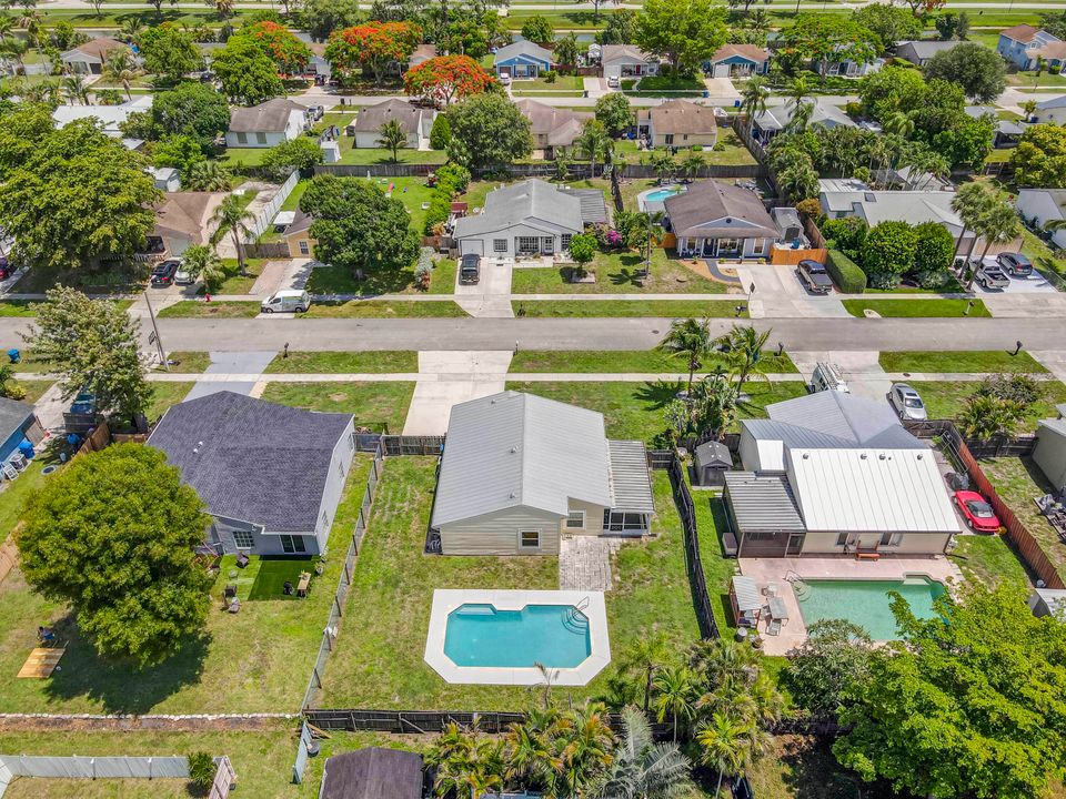 Active With Contract: $424,970 (3 beds, 1 baths, 1085 Square Feet)