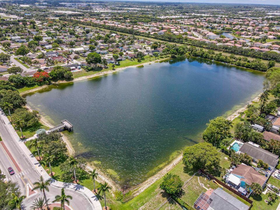 Active With Contract: $424,970 (3 beds, 1 baths, 1085 Square Feet)