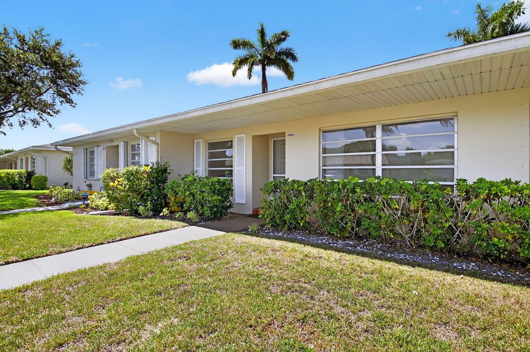 Active With Contract: $159,000 (2 beds, 1 baths, 908 Square Feet)