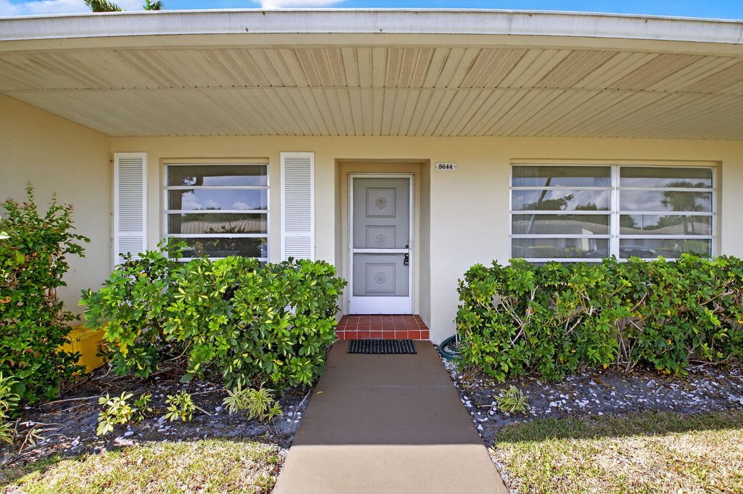 Active With Contract: $159,000 (2 beds, 1 baths, 908 Square Feet)