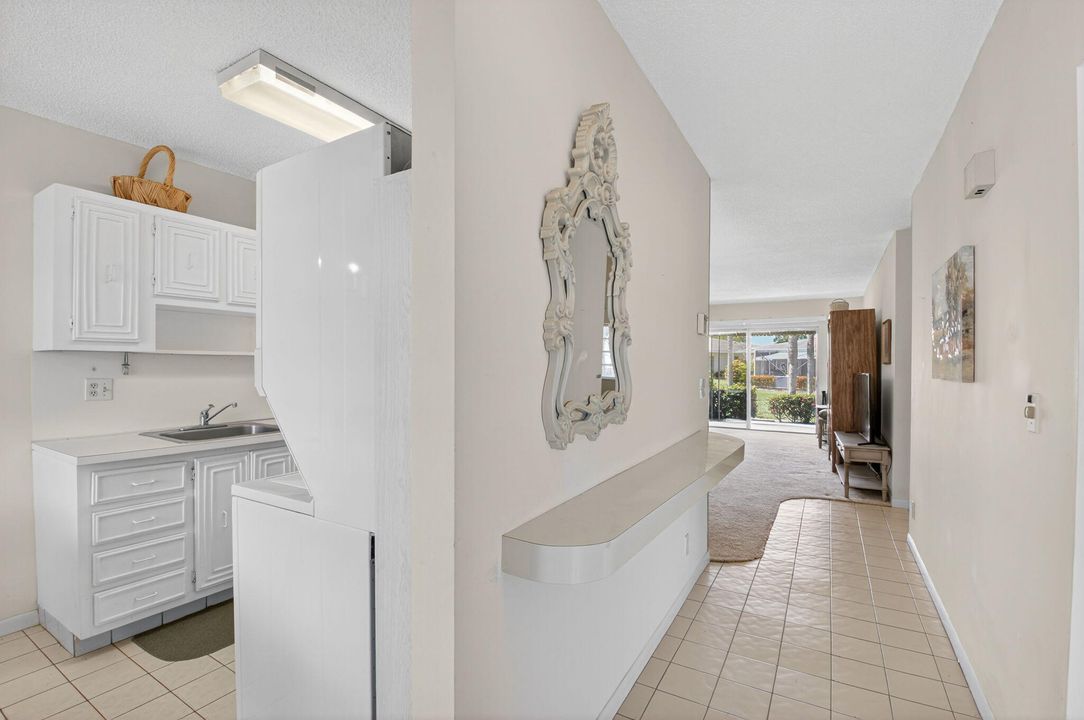 Active With Contract: $159,000 (2 beds, 1 baths, 908 Square Feet)