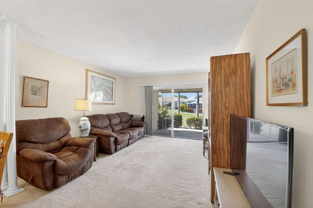 Active With Contract: $159,000 (2 beds, 1 baths, 908 Square Feet)