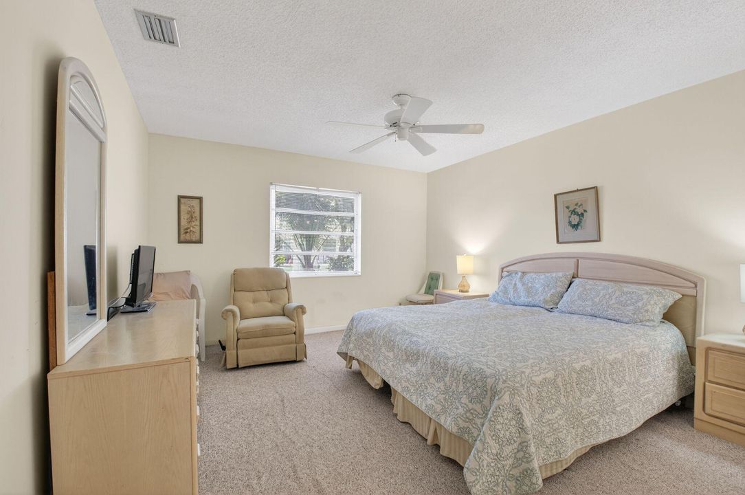 Active With Contract: $159,000 (2 beds, 1 baths, 908 Square Feet)