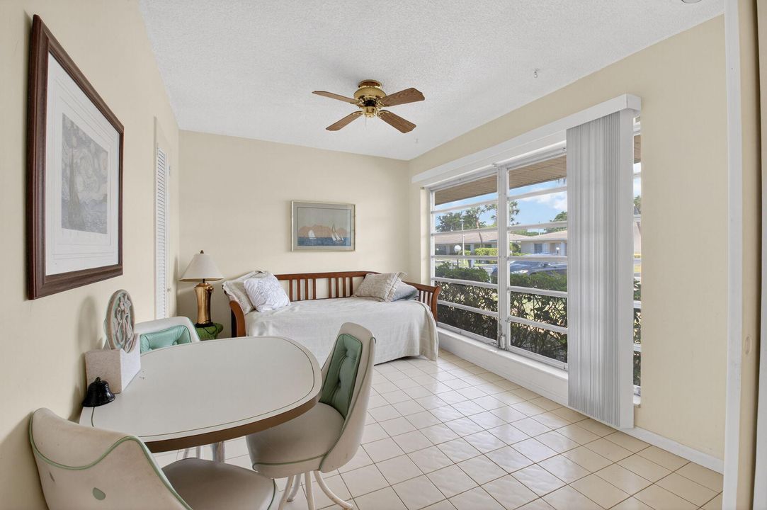 Active With Contract: $159,000 (2 beds, 1 baths, 908 Square Feet)