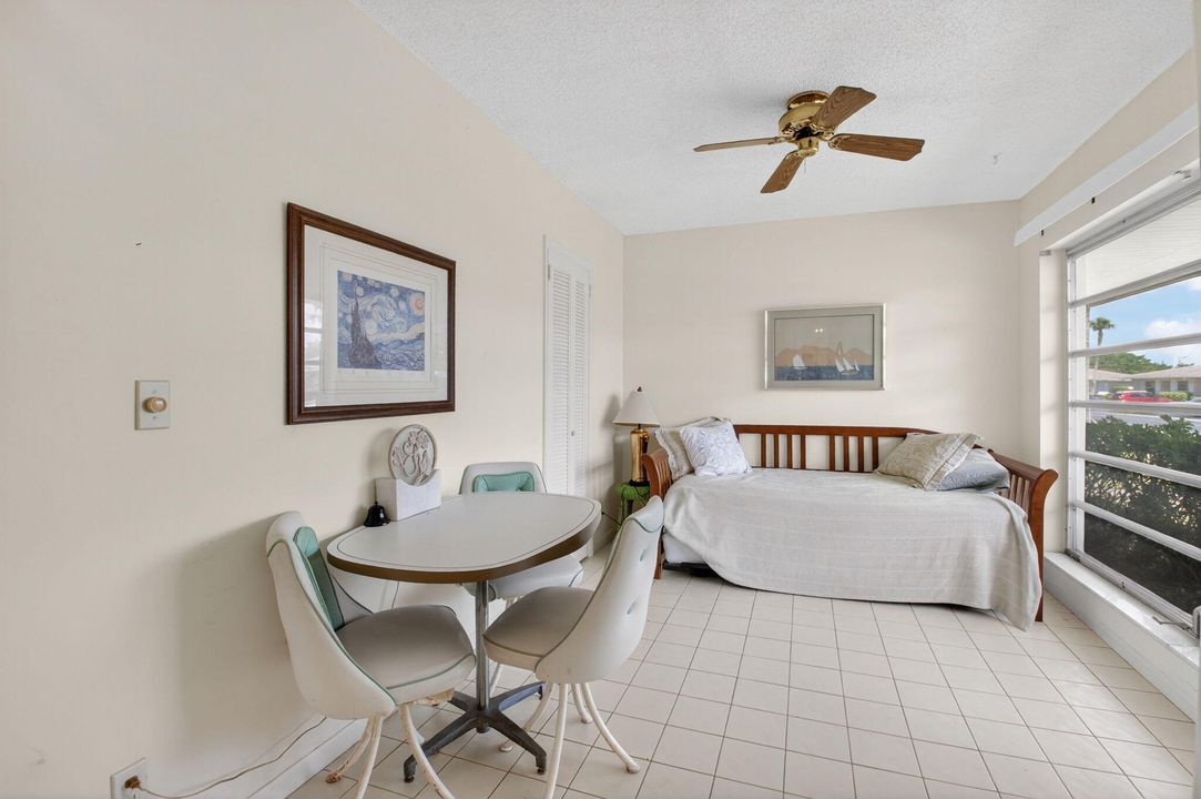 Active With Contract: $159,000 (2 beds, 1 baths, 908 Square Feet)