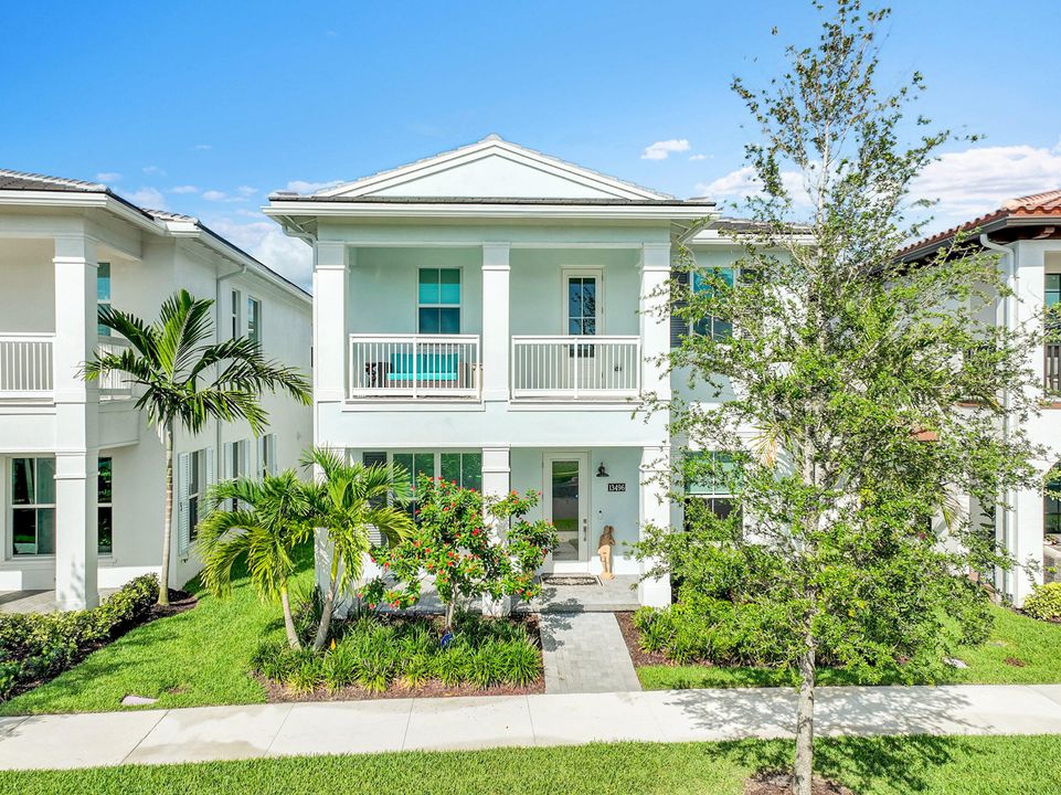 Active With Contract: $1,999,000 (4 beds, 4 baths, 3698 Square Feet)