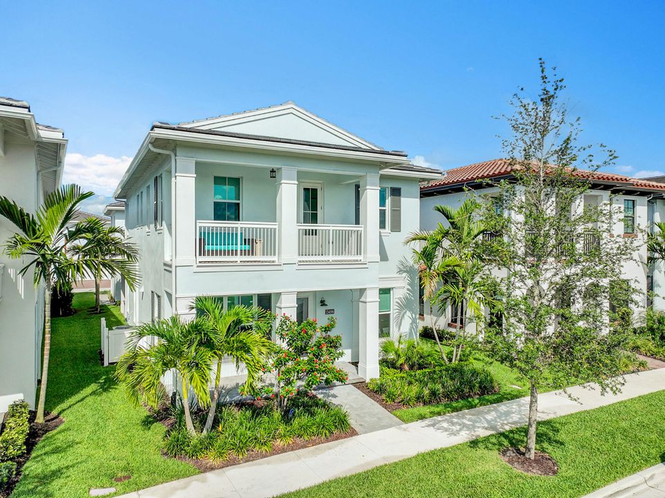 Active With Contract: $1,999,000 (4 beds, 4 baths, 3698 Square Feet)