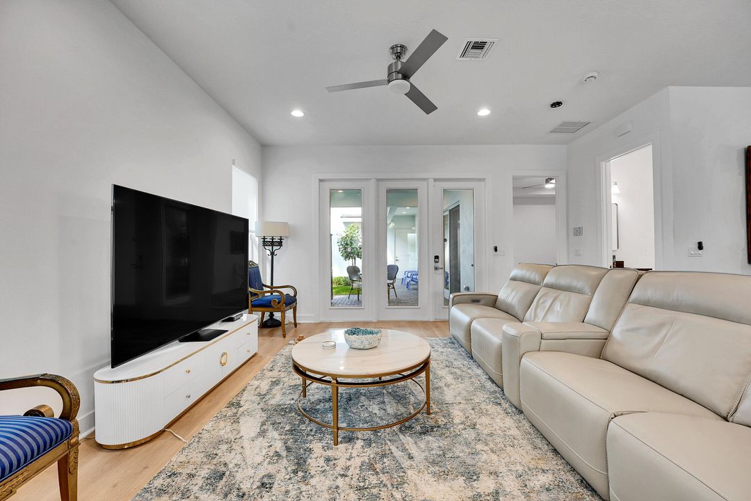 Active With Contract: $1,999,000 (4 beds, 4 baths, 3698 Square Feet)