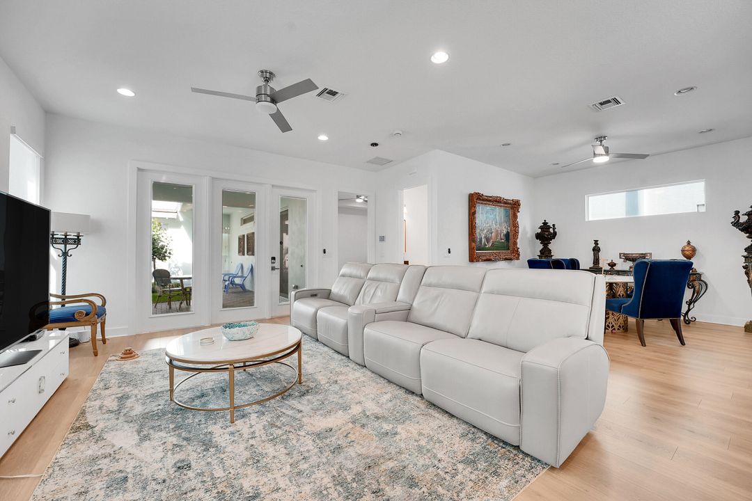 Active With Contract: $1,999,000 (4 beds, 4 baths, 3698 Square Feet)
