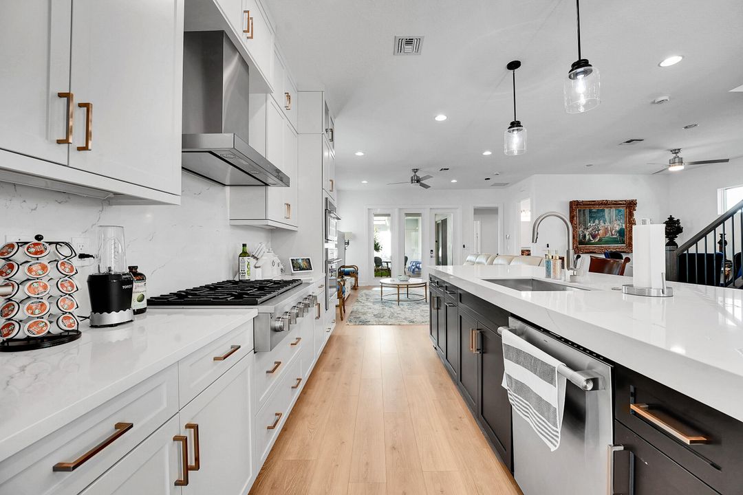 Active With Contract: $1,999,000 (4 beds, 4 baths, 3698 Square Feet)