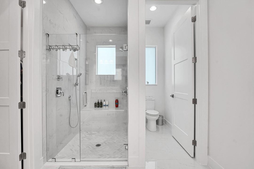 Active With Contract: $1,999,000 (4 beds, 4 baths, 3698 Square Feet)