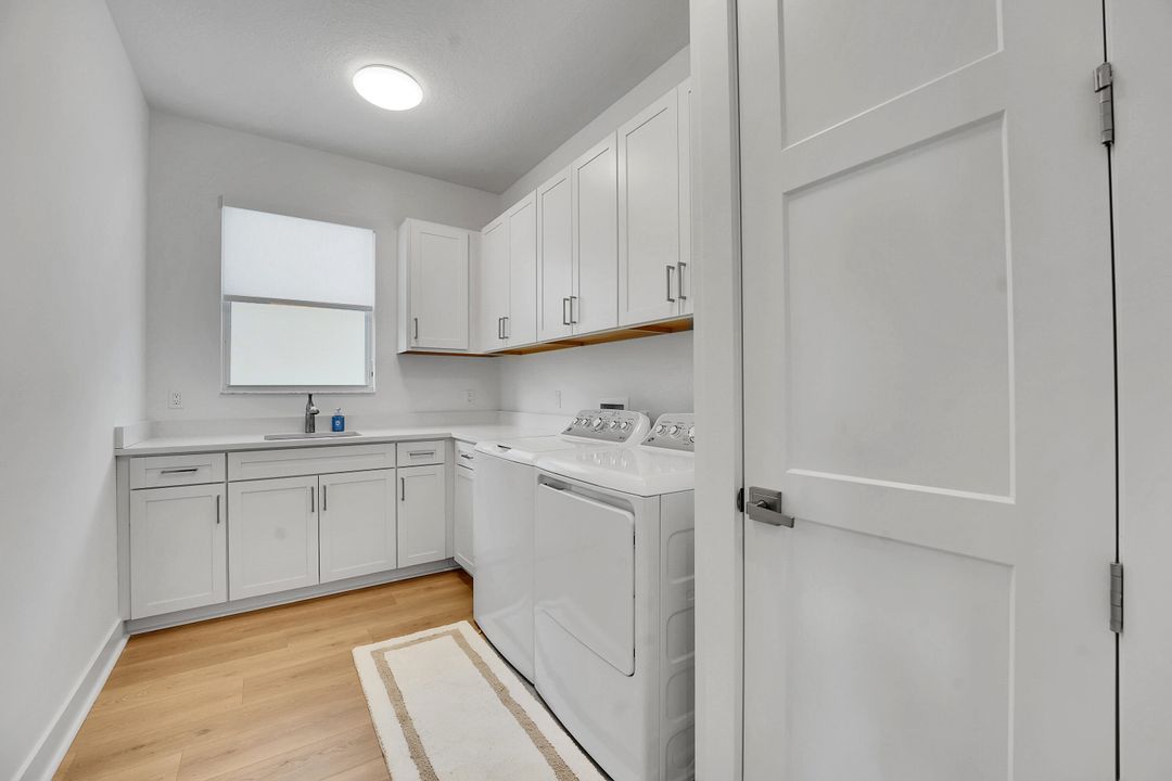 Active With Contract: $1,999,000 (4 beds, 4 baths, 3698 Square Feet)