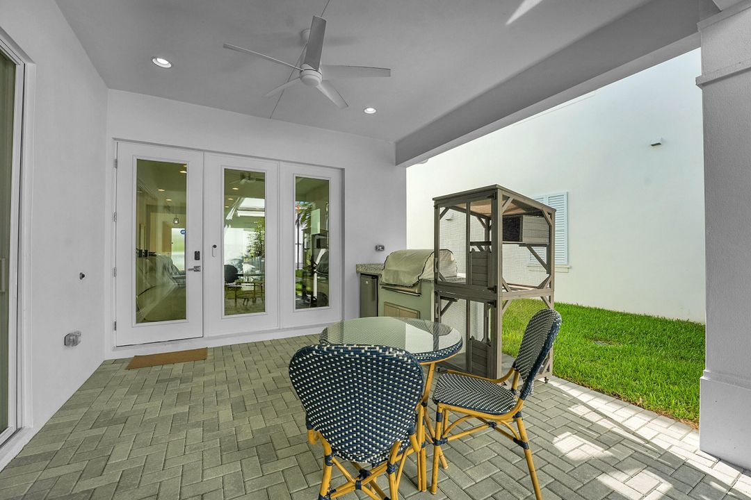 Active With Contract: $1,999,000 (4 beds, 4 baths, 3698 Square Feet)